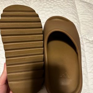 Brown size 8 yeezy slides